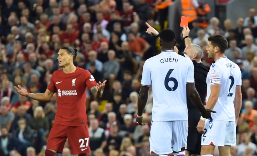 Kết quả tân binh của Liverpool phải nhận thẻ đỏ từ trọng tài. Kết quả tân binh của Liverpool phải nhận thẻ đỏ từ trọng tài.