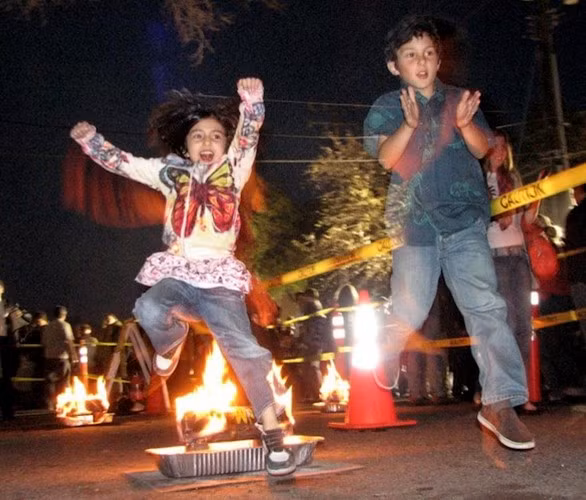 Vui vẻ hội nhảy lửa Chaharshanbe suri ảnh 2