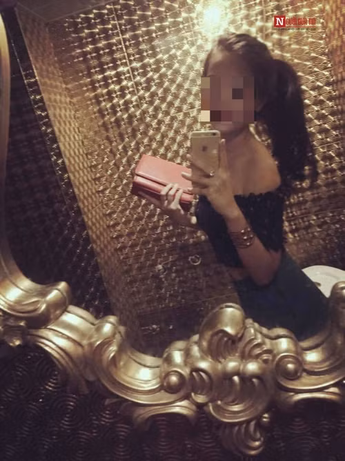 Quý cô nghèo đổi đời thành nữ hoàng, lấy chồng tỉ phú sau đêm đi bar - Ảnh 2 Quý cô nghèo đổi đời thành nữ hoàng, lấy chồng tỉ phú sau đêm đi bar - Ảnh 2
