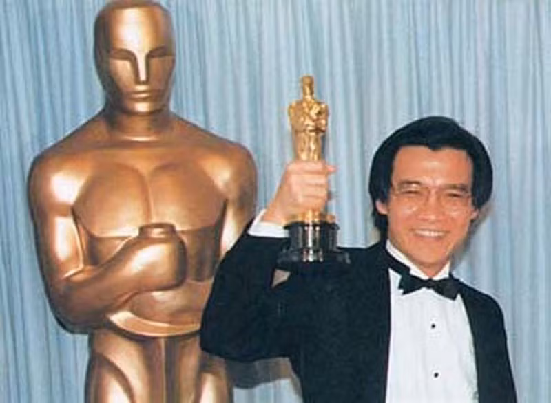 Haing Ngor suýt chút nữa đã không thể trực tiếp nhận tượng vàng Oscar năm 1985 chỉ vì kẹt xe. Ảnh: AP
