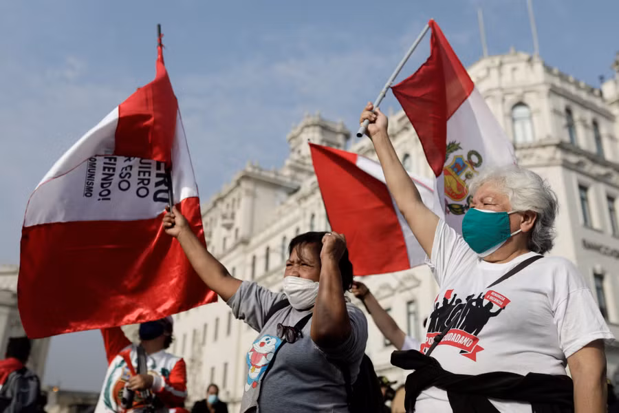 Cử tri Peru thất vọng khi tình trạng lạm phát gia tăng. Cử tri Peru thất vọng khi tình trạng lạm phát gia tăng.