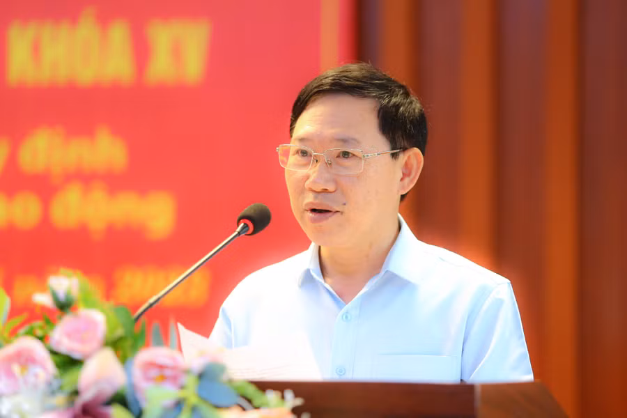 Chủ tịch UBND tỉnh Bắc Giang Lê Ánh Dương (bên phải) đối thoại với công nhân lao động. Chủ tịch UBND tỉnh Bắc Giang Lê Ánh Dương (bên phải) đối thoại với công nhân lao động.