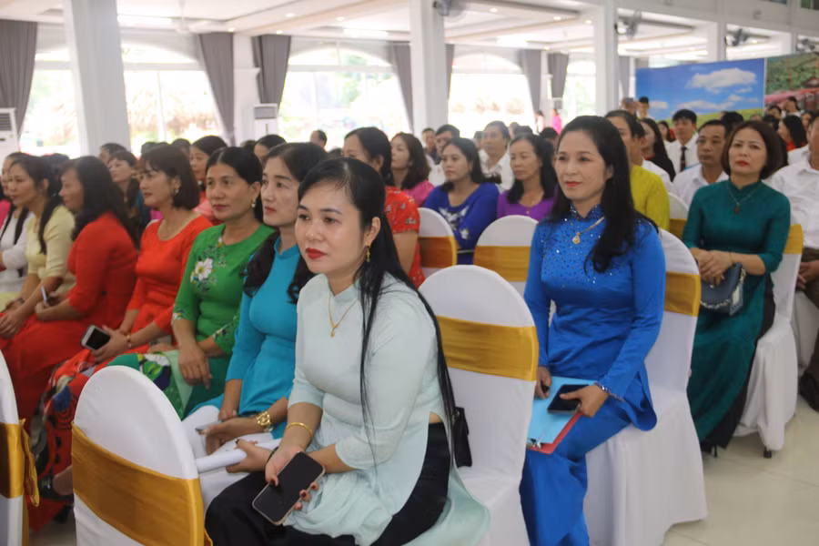 Đại biểu các trường tham dự hội nghị.