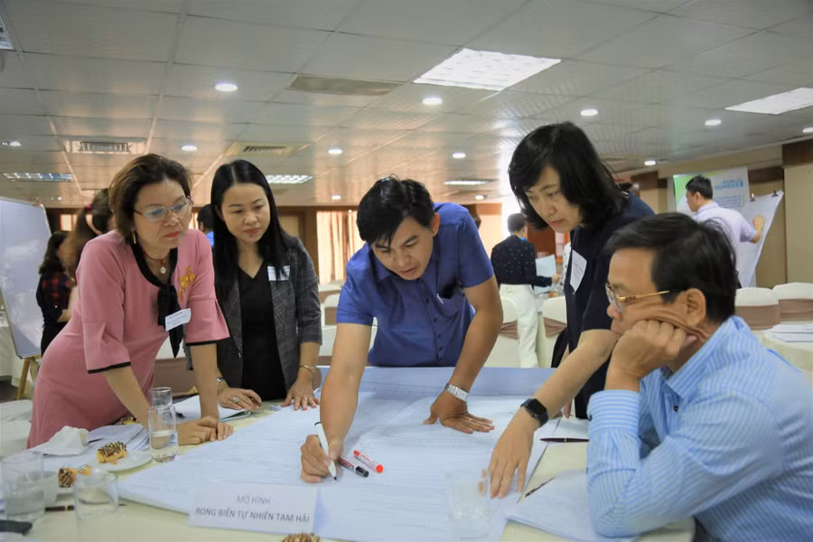 Các đại biểu tham dự tọa đàm