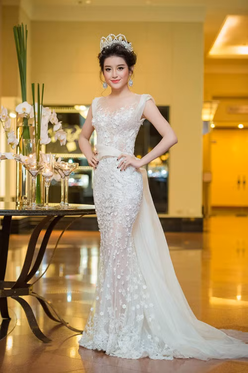 Sao đẹp tuần qua: Huyền My khiến cánh mày râu mê mệt ảnh 2