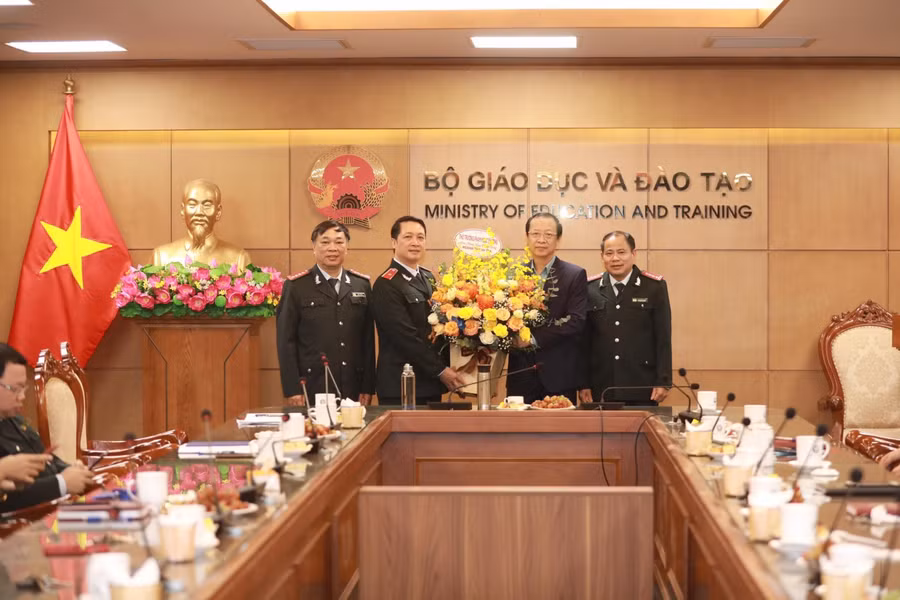 Thứ trưởng Phạm Ngọc Thưởng chúc mừng cán bộ, công chức Thanh tra Bộ nhân Ngày truyền thống Ngành Thanh tra Việt Nam.