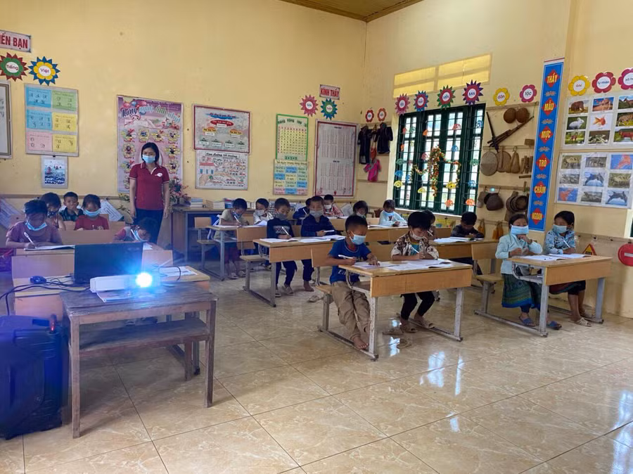 Nhiều trường học vẫn khó khăn về thiết bị dạy học.