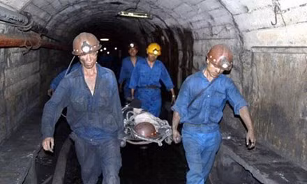 Quang Ninh: Lien tiep xay ra tai nan ham lo - Anh 1