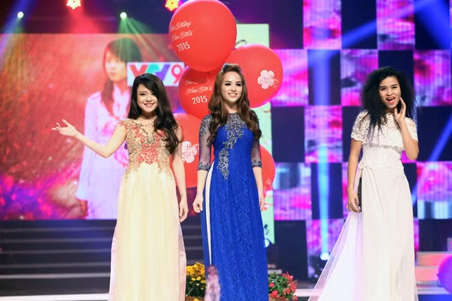 Nhóm Ayor – nhóm nhạc được phát hiện từ cuộc thi Nhân tố bí ẩn 2014 ( X-factor) với phong cách bán cổ điển, sang trọng, lịch lãm sẽ tham gia chương trình với ca khúc Nắng có còn Xuân tốp ca cùng ca sĩ Đồng Lan, Thái Trinh và Ngọc Thương. Nhóm Ayor – nhóm nhạc được phát hiện từ cuộc thi Nhân tố bí ẩn 2014 ( X-factor) với phong cách bán cổ điển, sang trọng, lịch lãm sẽ tham gia chương trình với ca khúc Nắng có còn Xuân tốp ca cùng ca sĩ Đồng Lan, Thái Trinh và Ngọc Thương.