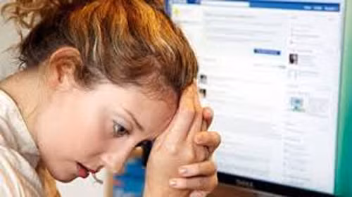 “Hộp thư khác” trong tin nhắn Facebook tố cáo chồng ngoại tình