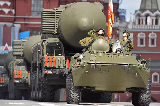 Tên lửa đạn đạo xuyên lục địa Topol-M của Nga. Ảnh: NYPost Tên lửa đạn đạo xuyên lục địa Topol-M của Nga. Ảnh: NYPost