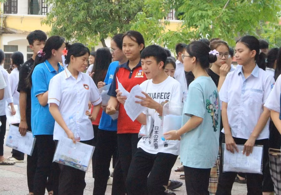 Trải qua các đợt thi thử giúp thí sinh có thêm kinh nghiệm trước khi bước vào kỳ thi quan trọng sắp tới. (Ảnh: P.H)
