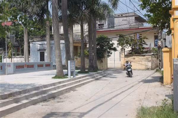 Đường vào làng Kim Đôi.