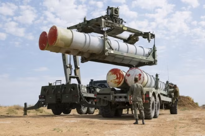Tổ hợp phòng không S-400 Triumph.