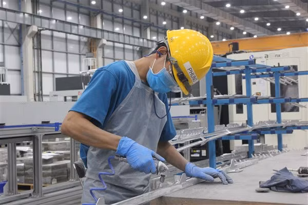 Kinh tế thành phố đang dần khôi phục và thoát khỏi mức tăng trưởng âm của năm 2020.
