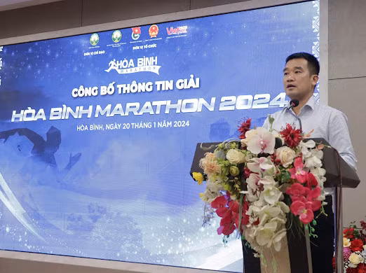 Ông Nguyễn Duy Tư, Bí thư Tỉnh Đoàn Hoà Bình phát biểu.