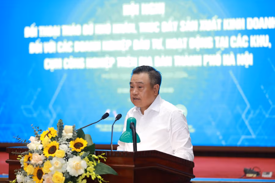 Chủ tịch UBND TP Hà Nội Trần Sỹ Thanh phát biểu tại hội thảo.