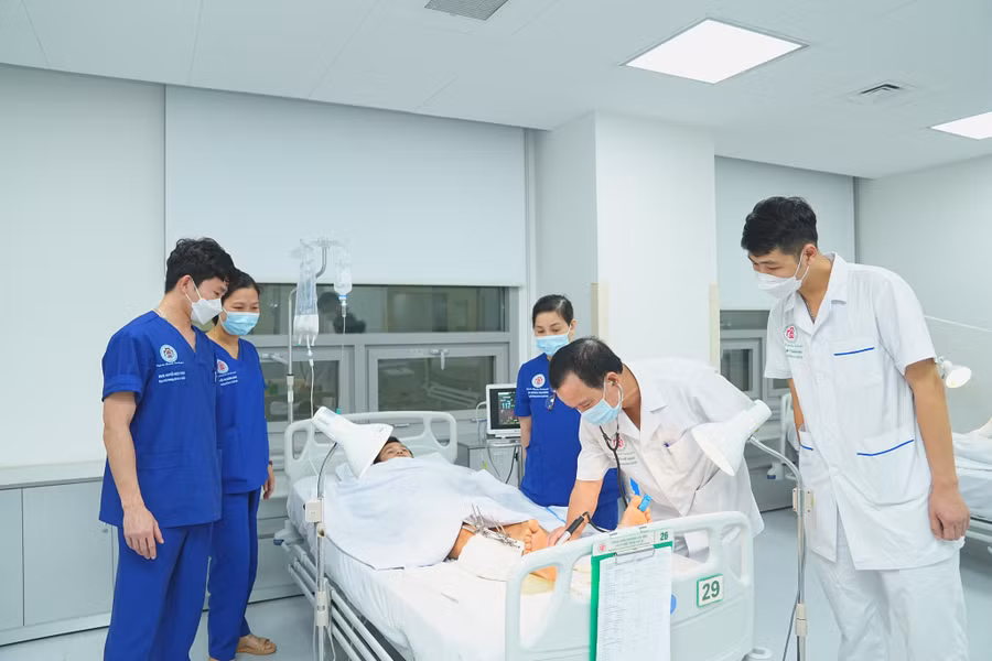 Bệnh nhân được chăm sóc, điều trị tích cực tại Bệnh viện trung ương Quân đội 108. Ảnh: BV. Bệnh nhân được chăm sóc, điều trị tích cực tại Bệnh viện trung ương Quân đội 108. Ảnh: BV.