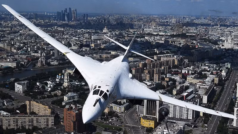 Máy bay ném bom chiến lược TU-160MM2.