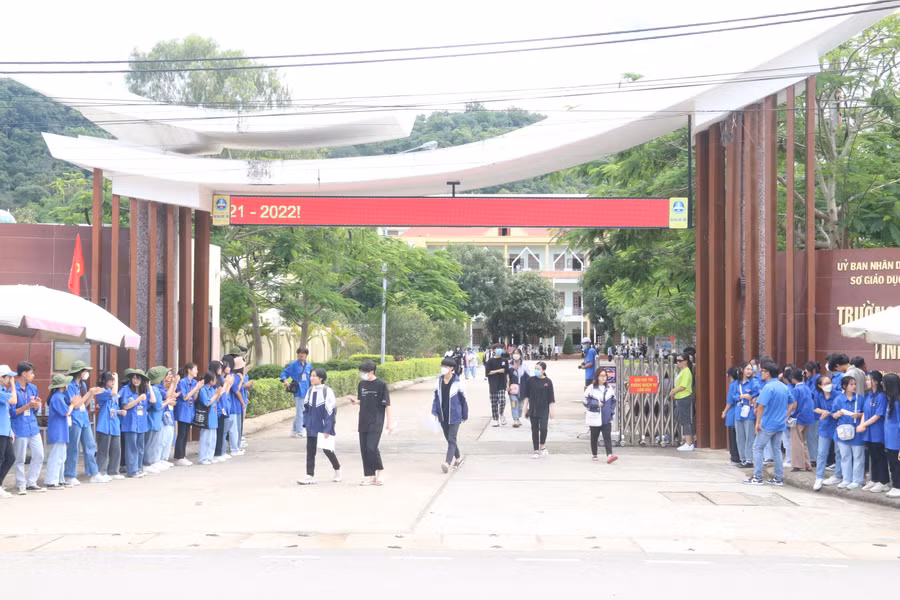 Các thí sinh hài lòng với đề thi môn Ngữ văn trong buổi thi đầu tiên.