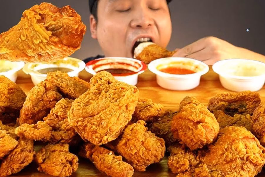 Gà rán chứa rất nhiều calo, chất béo và natri..sẽ làm tăng tỷ lệ mắc bệnh suy tim. Gà rán chứa rất nhiều calo, chất béo và natri..sẽ làm tăng tỷ lệ mắc bệnh suy tim.