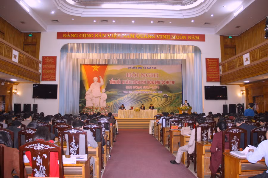 Hội nghị tổng kết 10 năm trường Phổ thông dân tộc nội trú giai đoạn 2008 – 2018 Hội nghị tổng kết 10 năm trường Phổ thông dân tộc nội trú giai đoạn 2008 – 2018