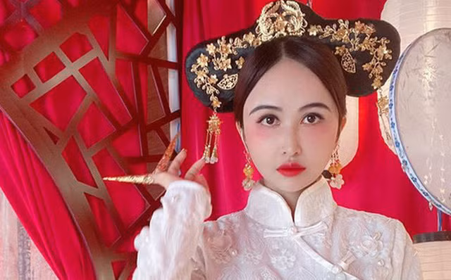“Hết hồn” với bộ ảnh phong cách Trung Hoa của vợ hai Minh Nhựa