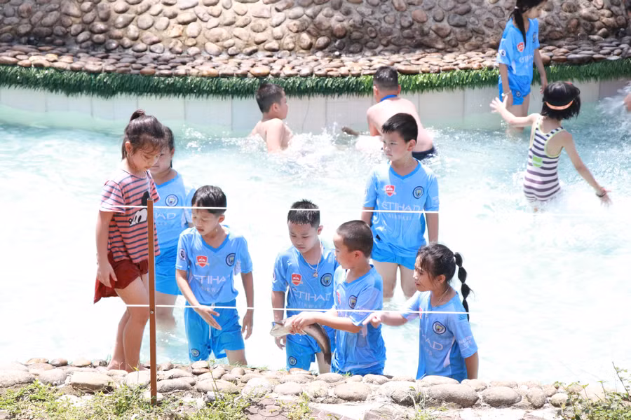 Các hoạt động ngoại khóa giúp học sinh phát triển kỹ năng, giải tỏa áp lực.