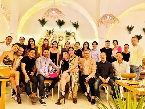 Hội tụ trong một khung hình, gia đình Tăng Thanh Hà và Đặng Thu Thảo gây choáng vì độ “quý tộc”, thượng lưu