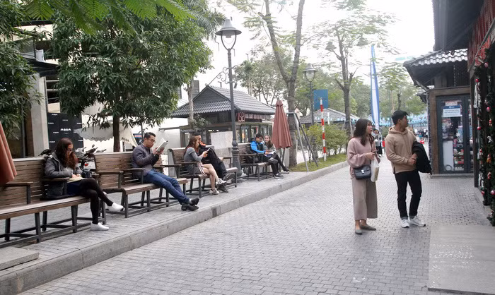 Phố Sách luôn là điểm đến hấp dẫn của giới trẻ