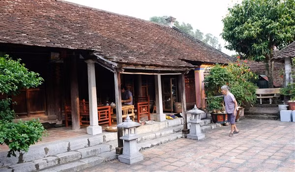 Ngôi nhà cổ hơn 200 năm tuổi của gia đình cụ Lương.