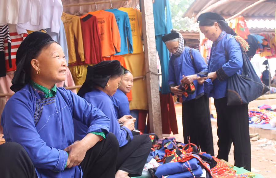 Một góc chợ phiên Tân Sơn