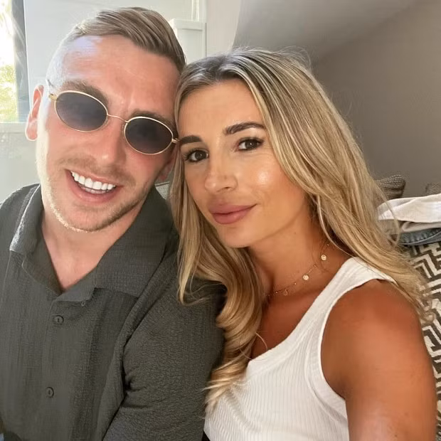 Dani Dyer, vợ của Jarrod Bowen (West Ham), có 3,7 triệu người theo dõi trên Instagram, giúp cô kiếm được 5.750 Bảng cho mỗi bài đăng. Nàng WAG 27 tuổi sở hữu khối tài sản riêng 4 triệu bảng Anh. Dani Dyer, vợ của Jarrod Bowen (West Ham), có 3,7 triệu người theo dõi trên Instagram, giúp cô kiếm được 5.750 Bảng cho mỗi bài đăng. Nàng WAG 27 tuổi sở hữu khối tài sản riêng 4 triệu bảng Anh.