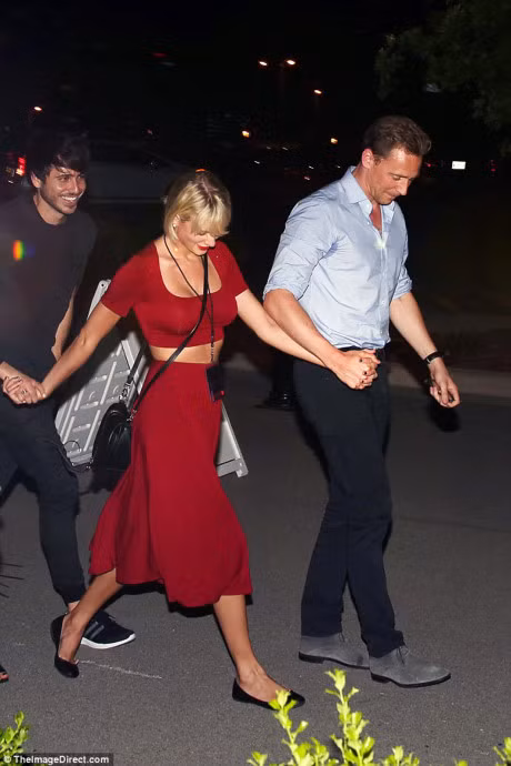 Taylor Swift tu tin khoe vong 1 to bat thuong ben tinh moi - Anh 12