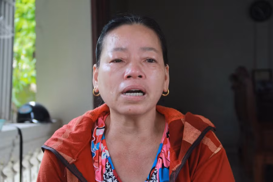 Bà Nguyễn Thị Tâm (chị gái ông Dương) không ngừng khóc khi nói về vụ án nghiệt ngã của em trai Bà Nguyễn Thị Tâm (chị gái ông Dương) không ngừng khóc khi nói về vụ án nghiệt ngã của em trai