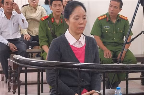 Bị can Phan Thúy Mai tại phiên tòa ở Hà Nội năm 2017