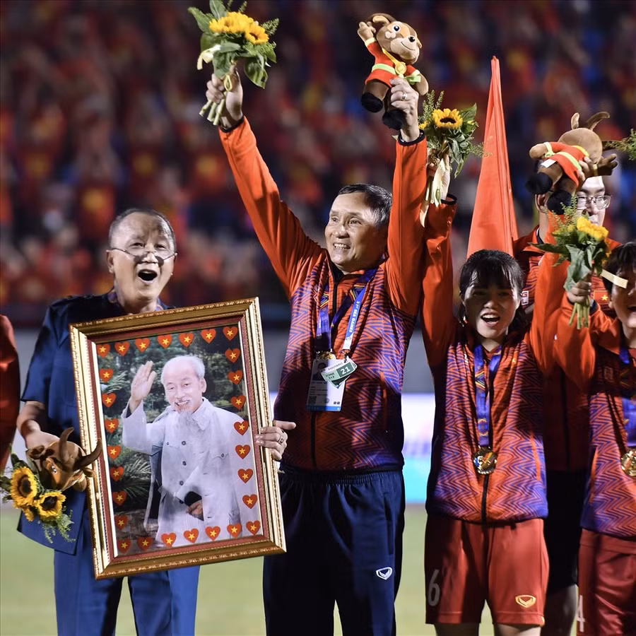 Huấn luyện viên Mai Đức Chung đã 5 lần vô địch SEA Games cùng tuyển nữ Việt Nam.