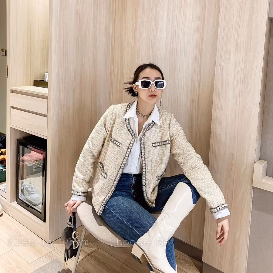 Kiều Ly Phạm gây xôn xao khi mở lớp học cách chụp ảnh “sống ảo” dành cho chị em thích chụp ảnh, căn góc máy thể nào cho đẹp, tạp dáng sao cho sang chảnh, mặt để sao cho thần thái,… Ảnh: Facebook.