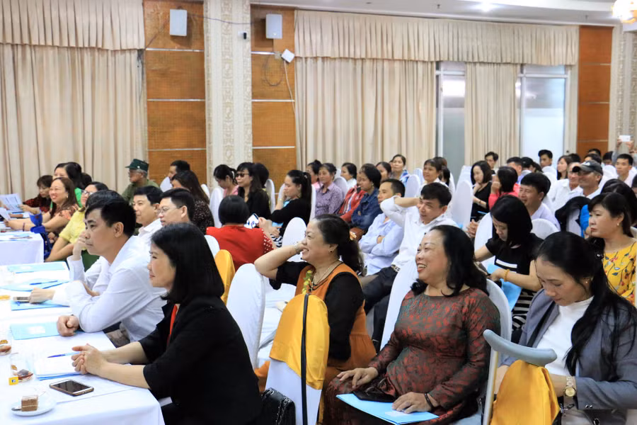 Hội thảo thu hút khá đông phụ nữ tham gia Hội thảo thu hút khá đông phụ nữ tham gia