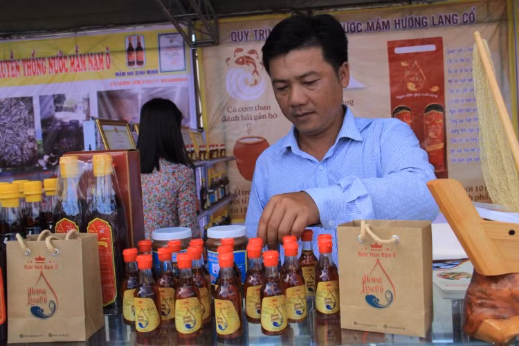 Sản phẩm nước mắm Nam Ô.