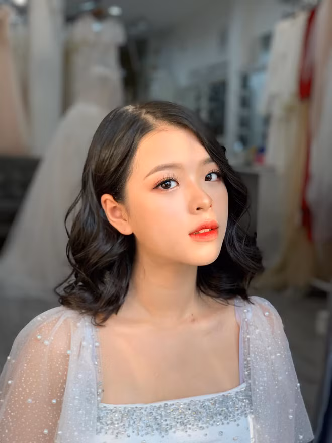 Bất ngờ ngoại hình quá giống nhau của 3 mẹ con nghệ sĩ Chiều Xuân ảnh 3 Nhan sắc xinh đẹp của Hồng Khanh ở tuổi 15.
