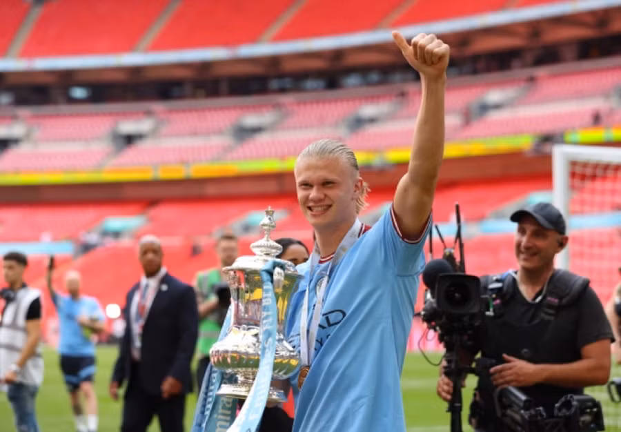 Haaland vừa cùng Man City giành cú ăn 3 vĩ đại.