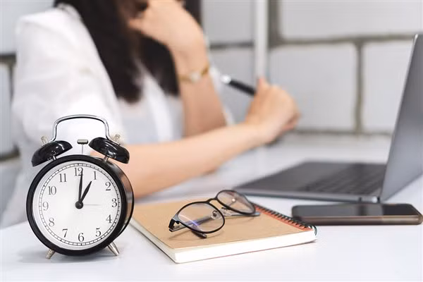 Chỉ tranh thủ làm giám sát bán thời gian, Gen Z Trung Quốc cũng bỏ túi thêm chục triệu đồng mỗi tháng.