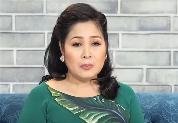 Nghệ sĩ Hồng Vân từng xin lỗi khi quảng cáo sản phẩm không đúng sự thật.