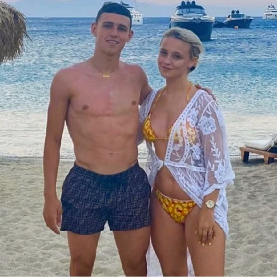 Rebecca Cooke bà xã của Phil Foden cũng ‘chốt vé’ đi cổ vũ World Cup 2022.
