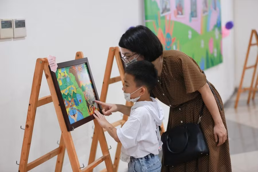 Nhiều em nhỏ đã được thể hiện năng khiếu hội họa
