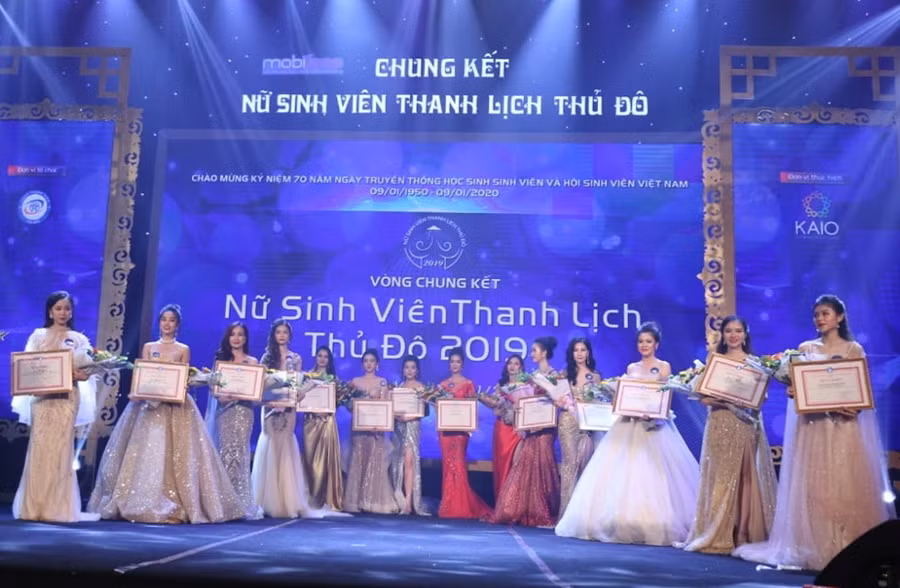 Các thí sinh thi tài tại vòng chung kết Các thí sinh thi tài tại vòng chung kết