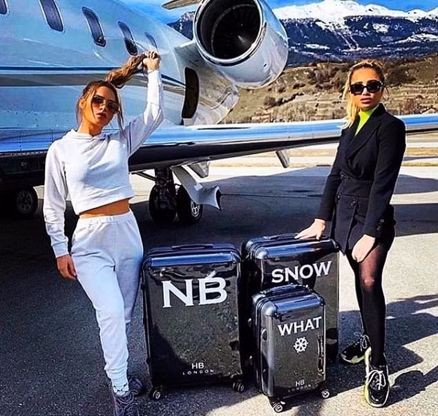 Dàn rich kid dùng khẩu trang Chanel, Louis Vuitton để phòng dịch ảnh 5 Dan rich kid dung khau trang Chanel, Louis Vuitton de phong dich hinh anh 5 r4_1.jpg