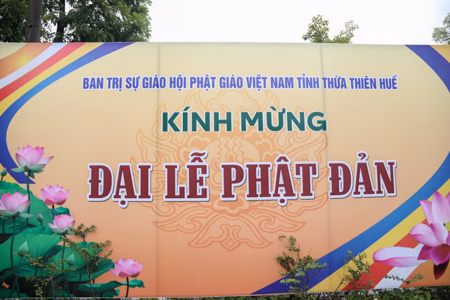Tuần lễ Phật đản Phật lịch 2568 tại tỉnh Thừa Thiên Huế diễn ra từ ngày 8 – 15/4 Âm lịch (từ ngày 12-22/5) với nhiều hoạt động, chương trình. Tuần lễ Phật đản Phật lịch 2568 tại tỉnh Thừa Thiên Huế diễn ra từ ngày 8 – 15/4 Âm lịch (từ ngày 12-22/5) với nhiều hoạt động, chương trình.