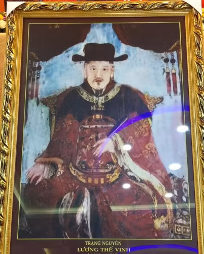Ảnh chụp bức vẽ chân dung Lương Thế Vinh qua nét vẽ của họa sĩ Trung Hoa.